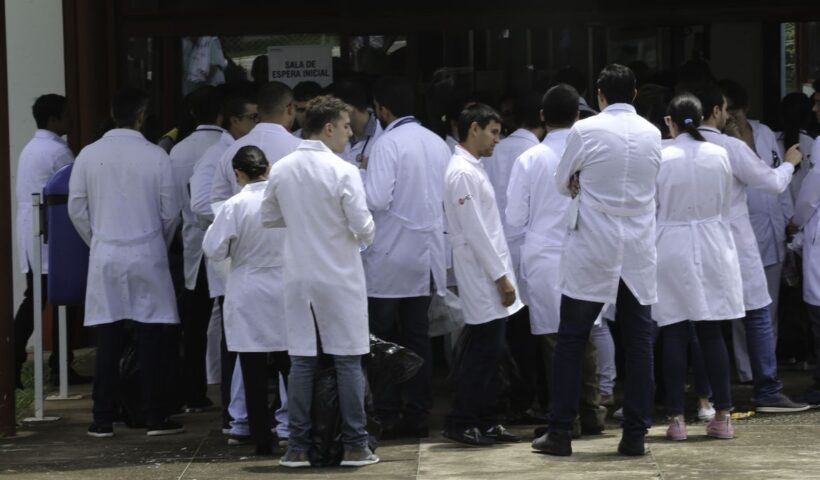 Programa Mais Médicos é retomado e deve reforçar a saúde no país