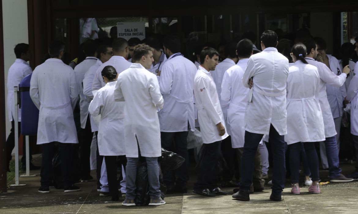 Programa Mais Médicos é retomado e deve reforçar a saúde no país