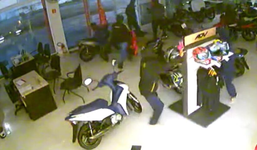 Adolescente são apreendidos após furto a loja de motos em Caraguatatuba