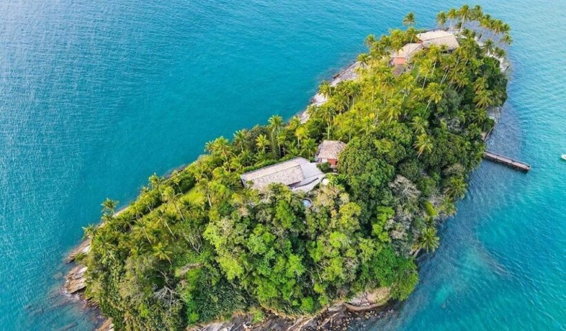 Foto aérea da Ilha das Cabras, em Ilhabela