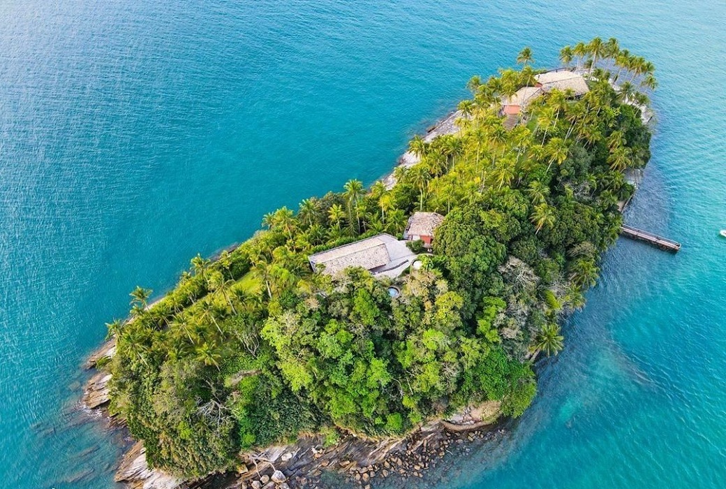 Foto aérea da Ilha das Cabras, em Ilhabela