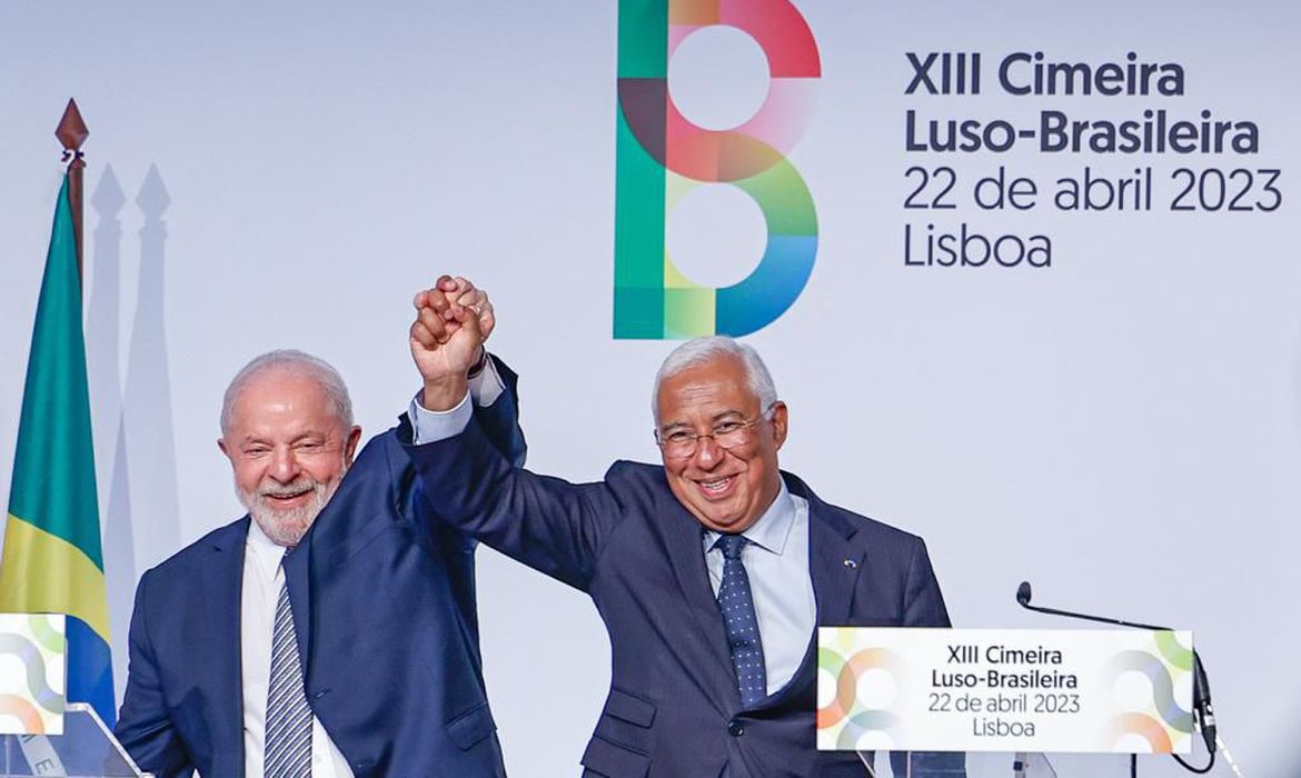 Lula ao lado do primeiro-ministro de Portugal, António Costa