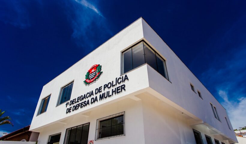  Um homem de 41 anos foi preso em flagrante acusado de importunação sexual contra três meninas dentro de um ônibus na região sudeste de São José dos Campos.