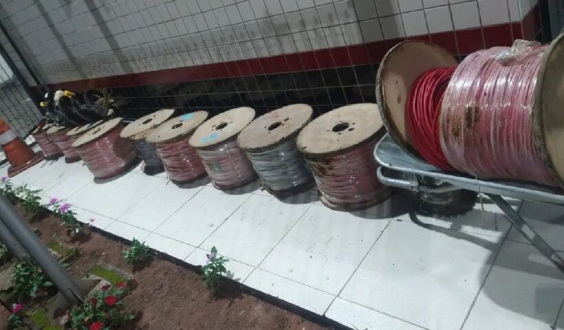Homens são presos em flagrante por furtar bobinas de cabos da Sabesp em Tremembé