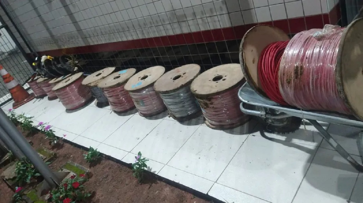 Homens são presos em flagrante por furtar bobinas de cabos da Sabesp em Tremembé