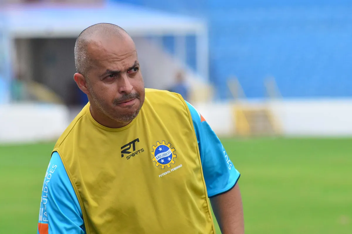 Adilson Galdino foi o comandante da 'era de ouro' do São José Futebol Feminino