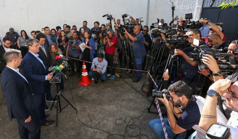 Tarcísio de Freitas em visita à escola Thomazia Montoro.