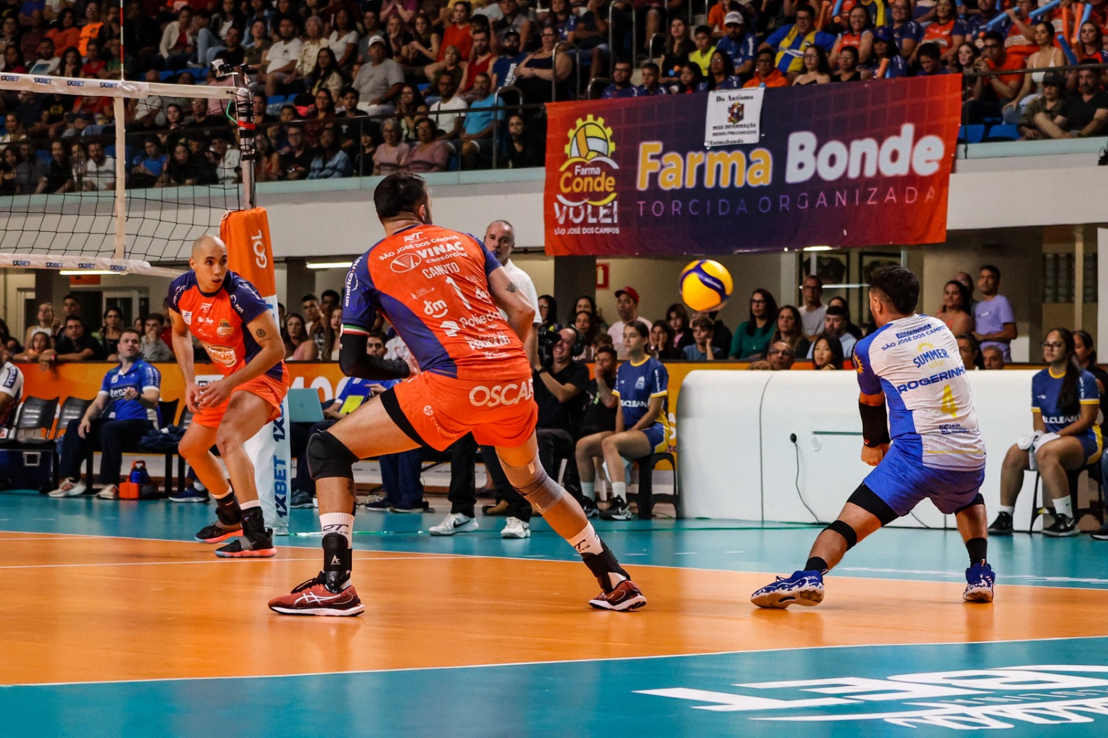 Jogo entre Vôlei São José e Campinas na Farma Conde Arena