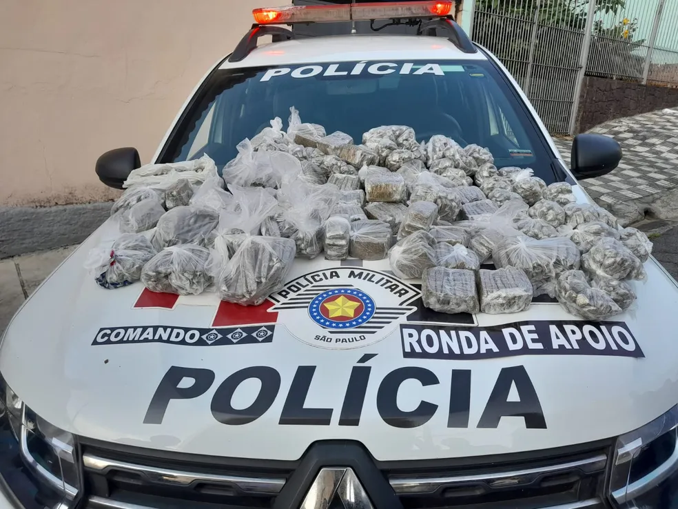 Jacareí: Policiais militares prendem duas pessoas com 12 kg de maconha durante a tarde de quinta-feira (20), em Jacareí (SP)