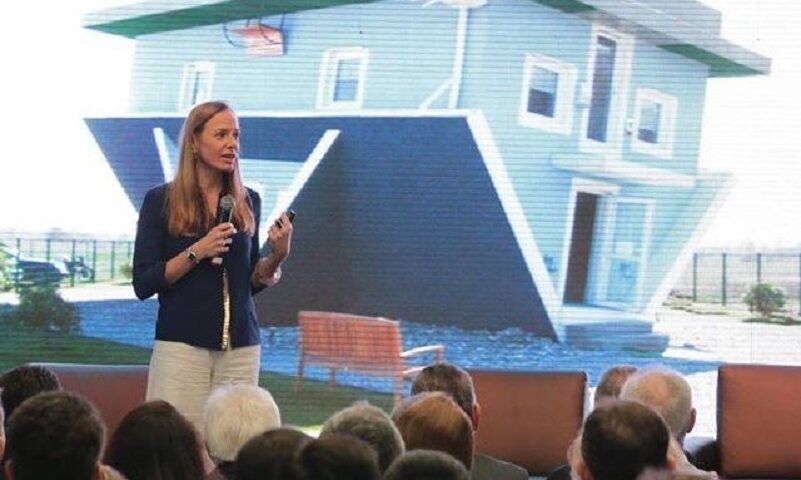 Ana Carla Fonseca, que irá palestrar em evento de empreendedorismo criativo em sjc
