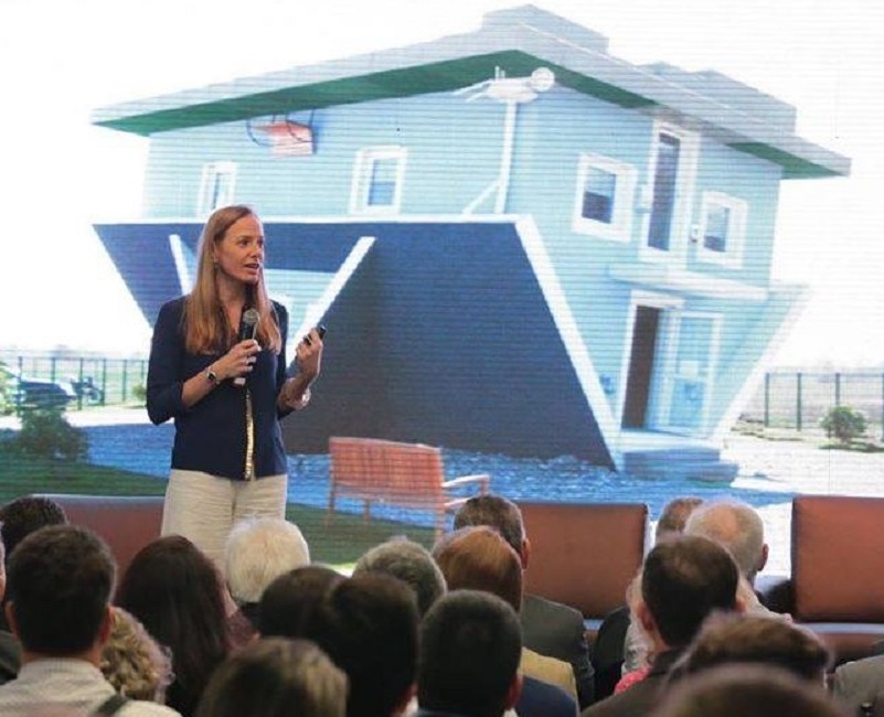 Ana Carla Fonseca, que irá palestrar em evento de empreendedorismo criativo em sjc