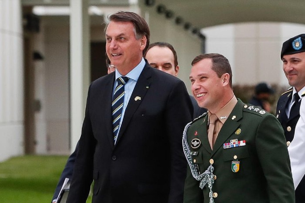 Ex-ajudante de ordens de Jair Bolsonaro é preso em operação da PF