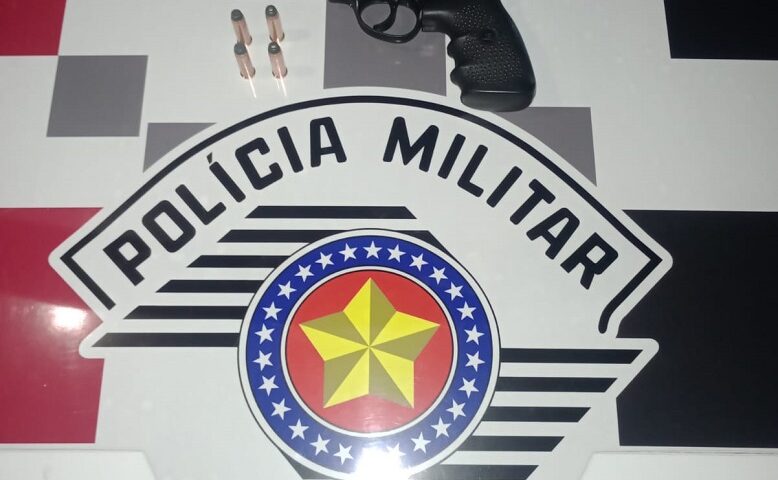 Arma apreendidada pela PM. Homem é preso em Caraguatatuba após efetuar disparos contra a própria família e vizinhos