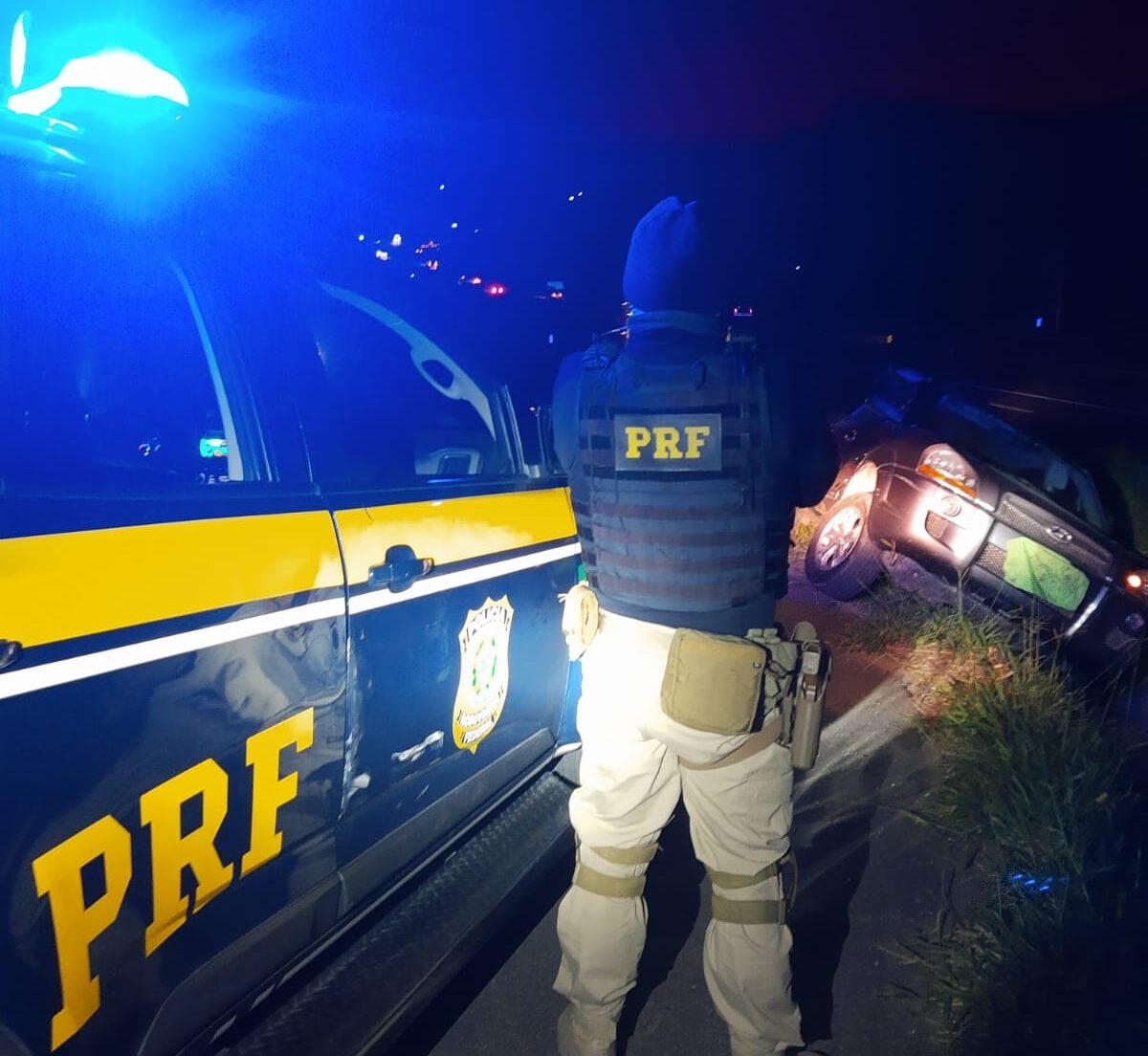 Jacareí: Homem de 41 anos é detido pela PRF após perseguição e atropelamento de policial na Via Dutra