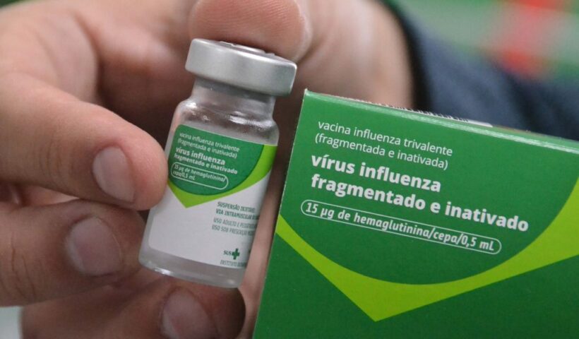 Frasco de vacina contra influenza, que será oferecida em Caçapava