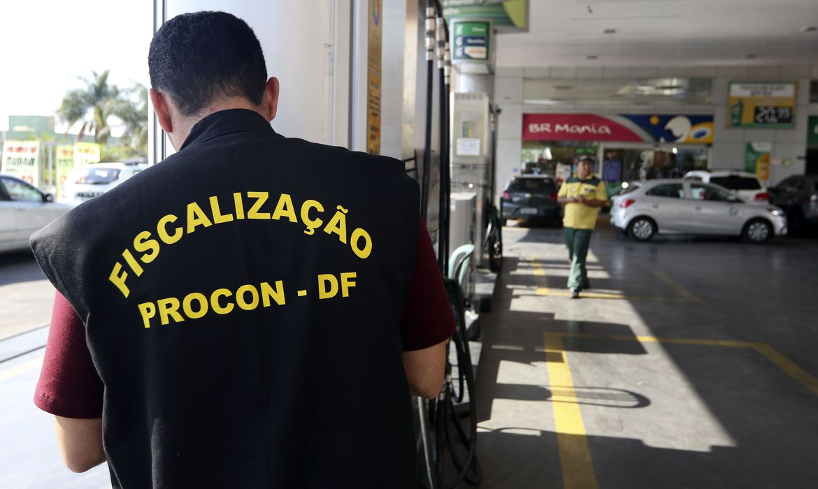 Fiscal do Senacon. Senacon vai monitorar preços de combustíveis no país