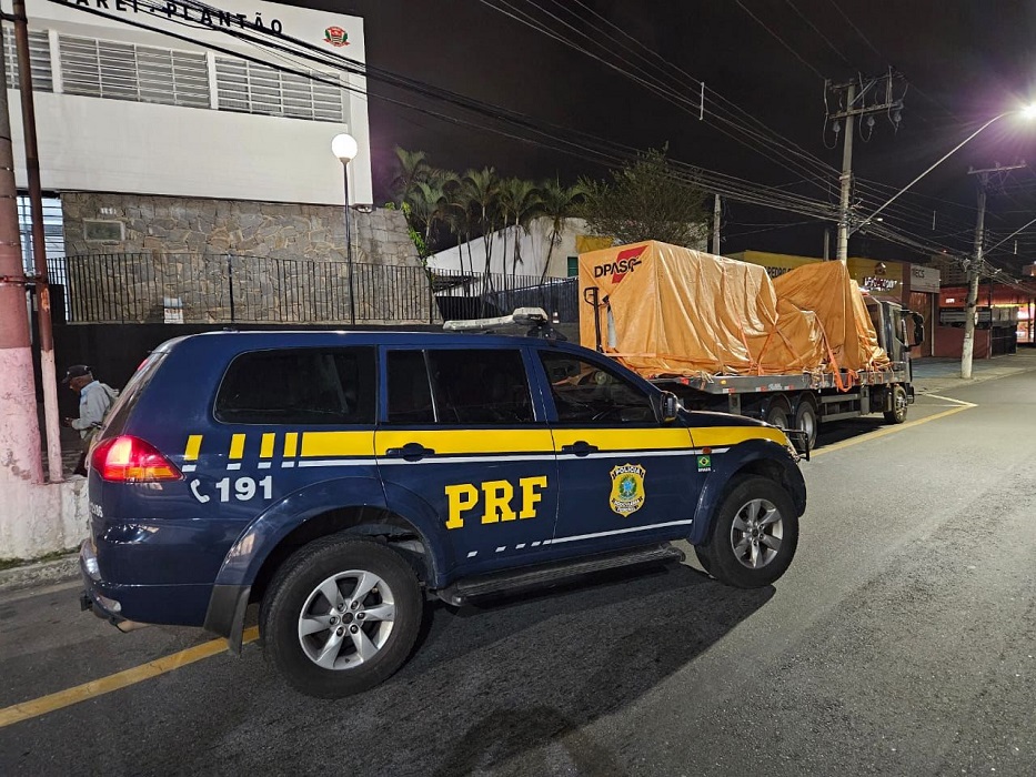´Viatura da PRF, que recuperou dois veículos roubados em menos de 24 horas, em Jacareí