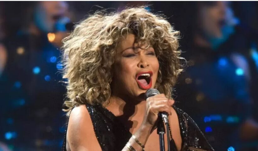 Tina Tuner cantando em espetáculo