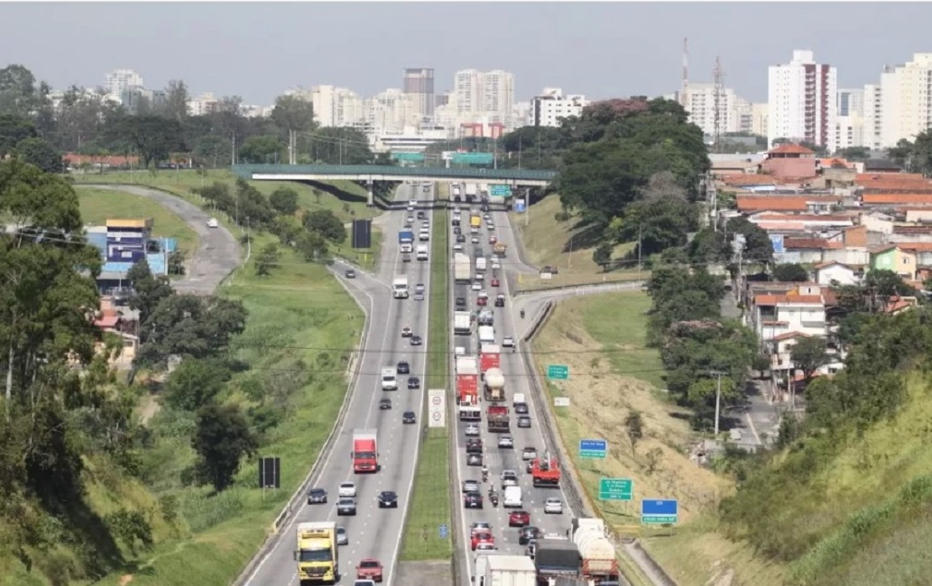Grave acidente na Dutra em SJC deixou uma pessoa morta e outra gravemente ferida