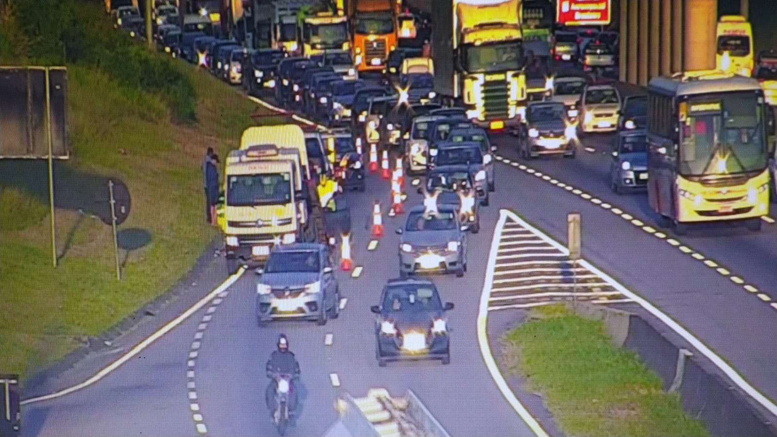 RMVale: Via Dutra registra mais de cinco acidentes na manhã desta quinta-feira (25)