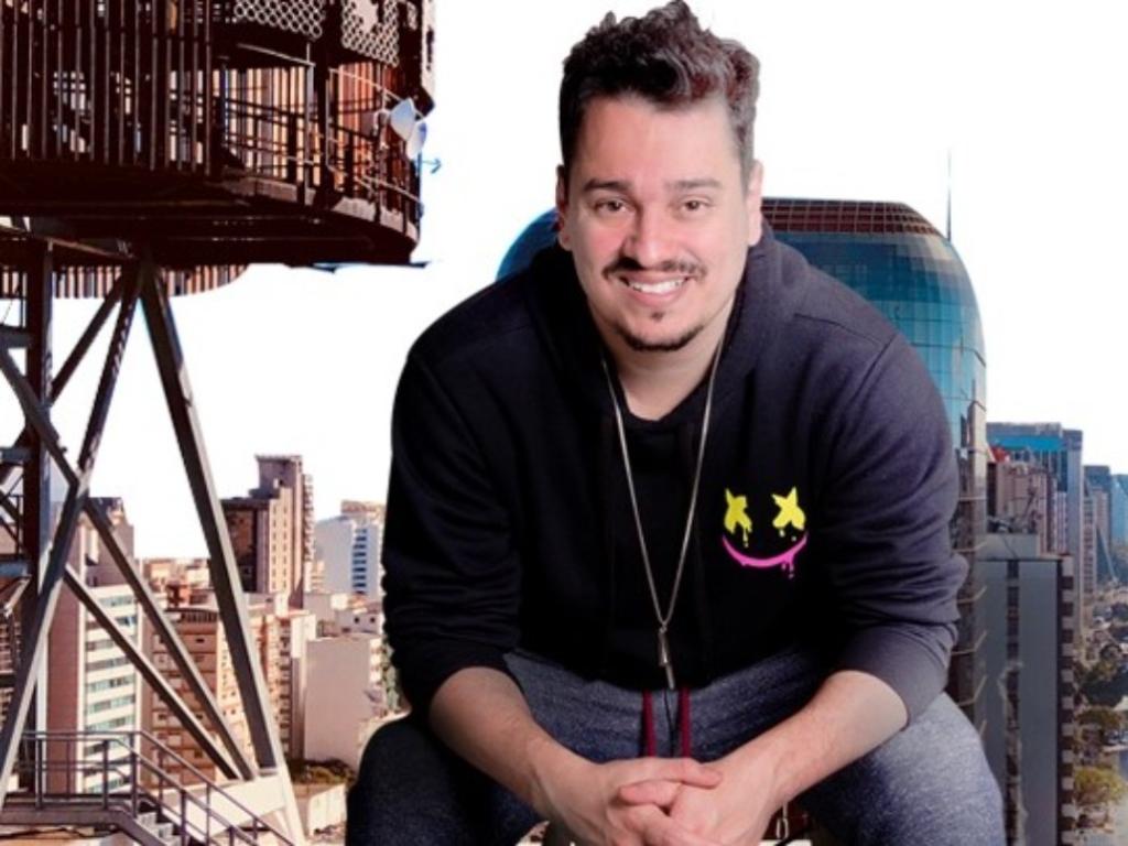 Marcelo Duque é a opção de humor do final de semana na Agenda Cultural no Vale