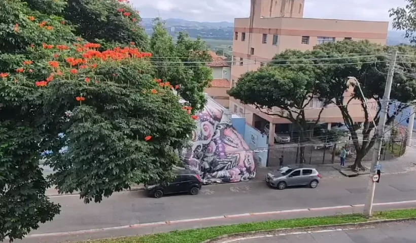 Balão caiu na calçada da Av Dr.João Batista Soares de Queiroz