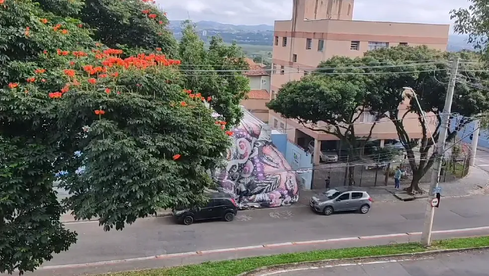 Balão caiu na calçada da Av Dr.João Batista Soares de Queiroz