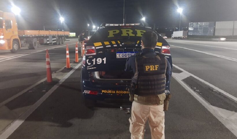 PRFs prendem homem condenado a 16 anos de prisão, em abordagem na Via Dutra, em Jacareí