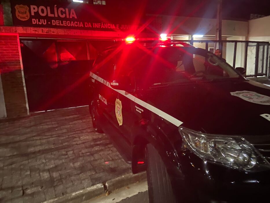 São José dos Campos: Polícia Civil apreende adolescentes suspeitos por ameaças a escola em rede social