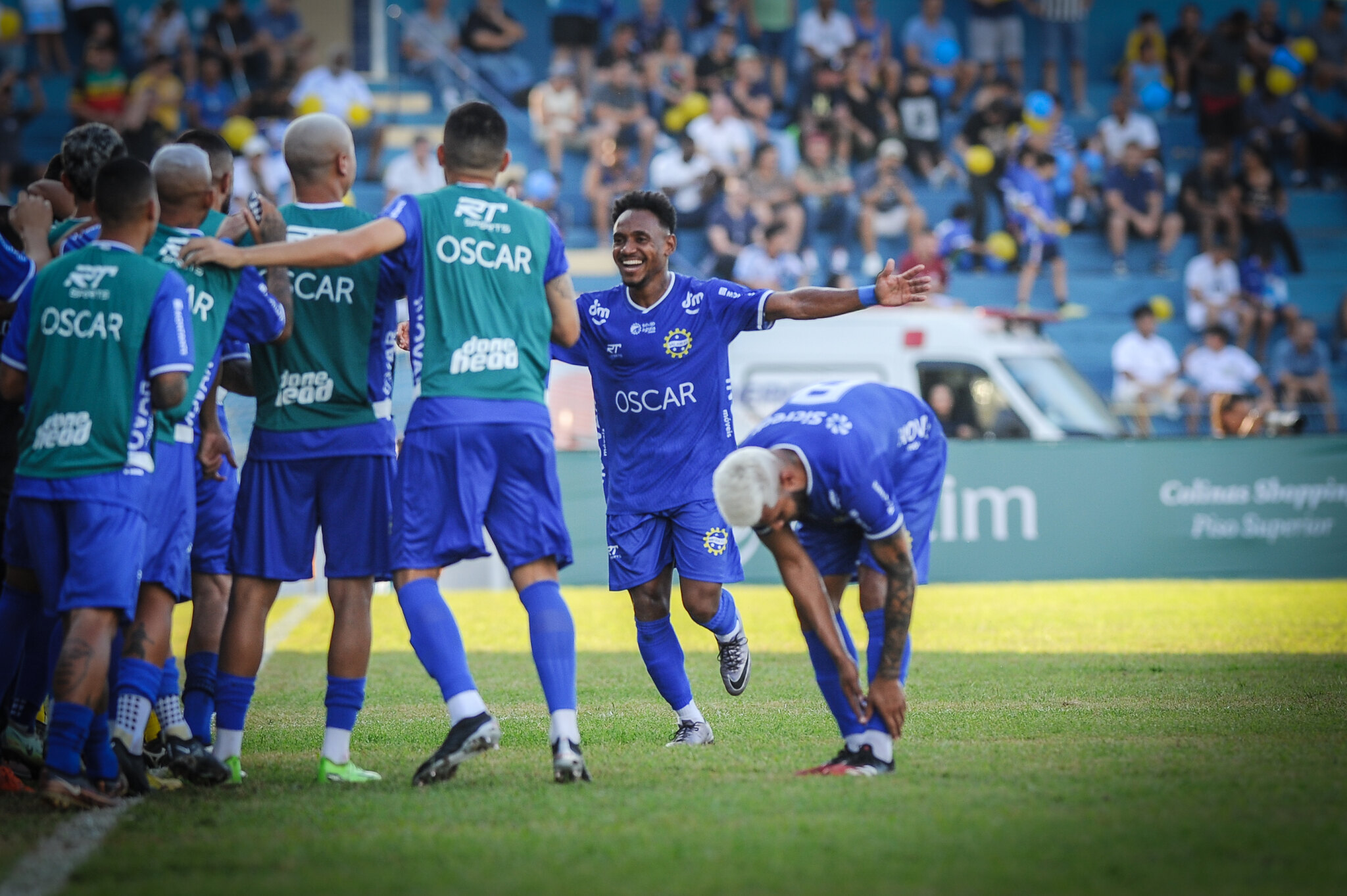 Vicente de Paula comemora gol com a camisa do São José EC