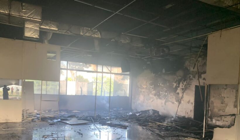 Galpão abandonado pega fogo em São José dos Campos nesta quinta-feira (11)