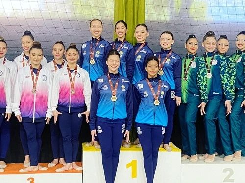 Integrantes da categoria adulto Elite que conquistou a primeira colocação no conjunto 5 Arcos