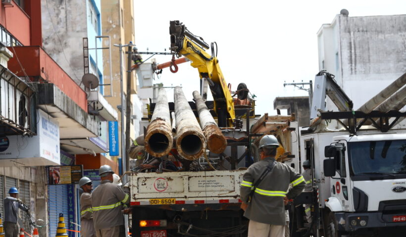 Prefeitura de São José dos Campos retira postes da rua 15 de novembro neste domingo (7)