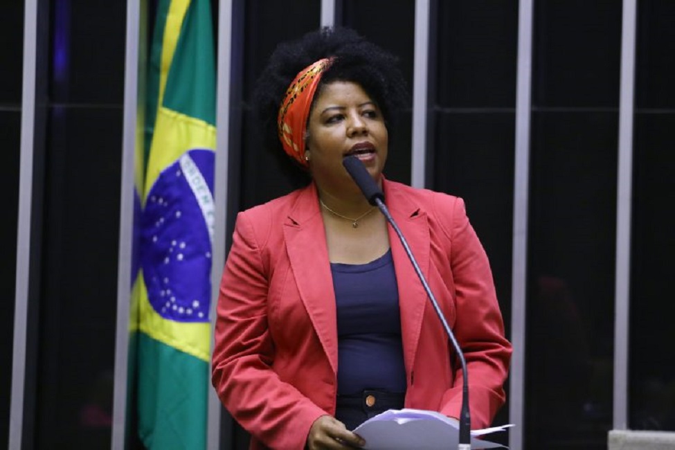 Deputada Jack Rocha, do PT, que teve sulei aprovada, e estabelece salários iguais entre homens e mulheres que desempenham a mesma função