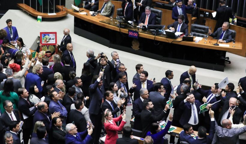 Câmara aprova marco temporal das terras indígenas