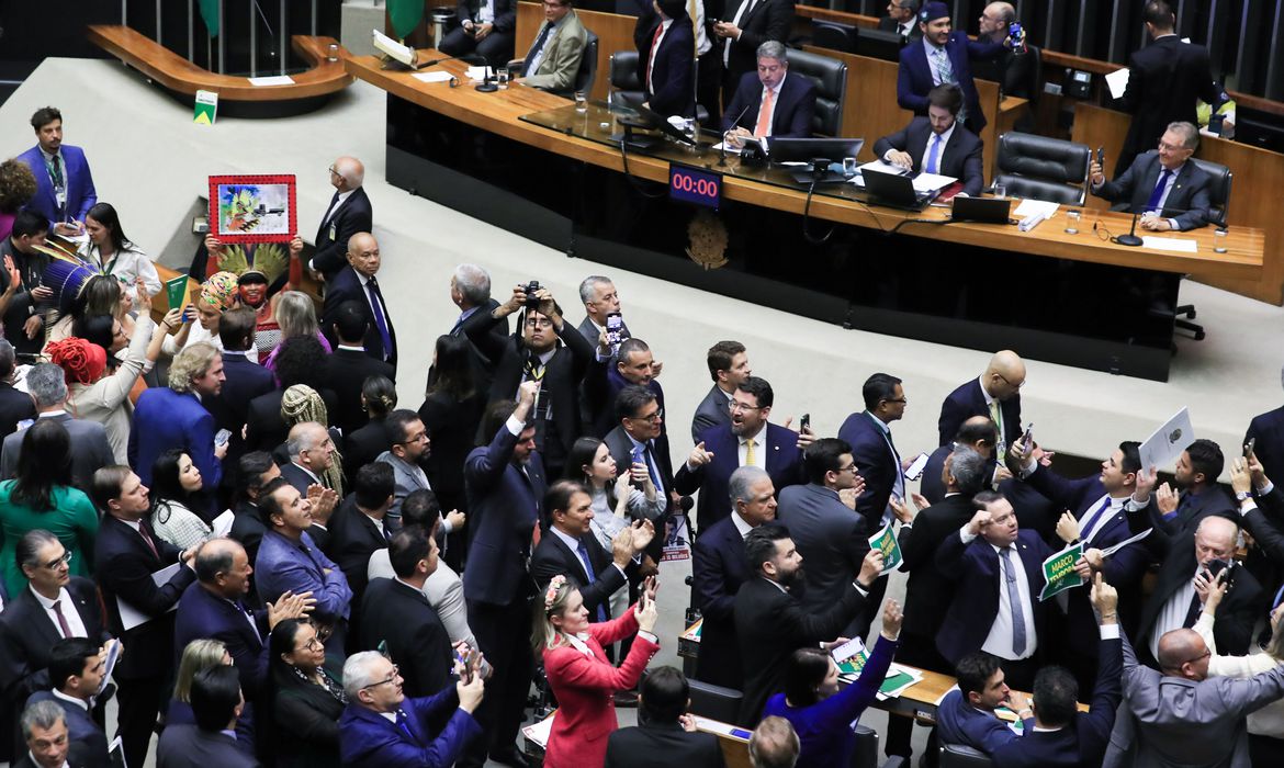 Câmara aprova marco temporal das terras indígenas