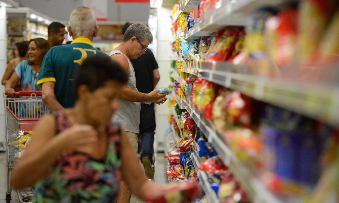 Produtos ficaram mais caros nos supermercados em abril, mas o consumo cresceu no 1º quadrimestre