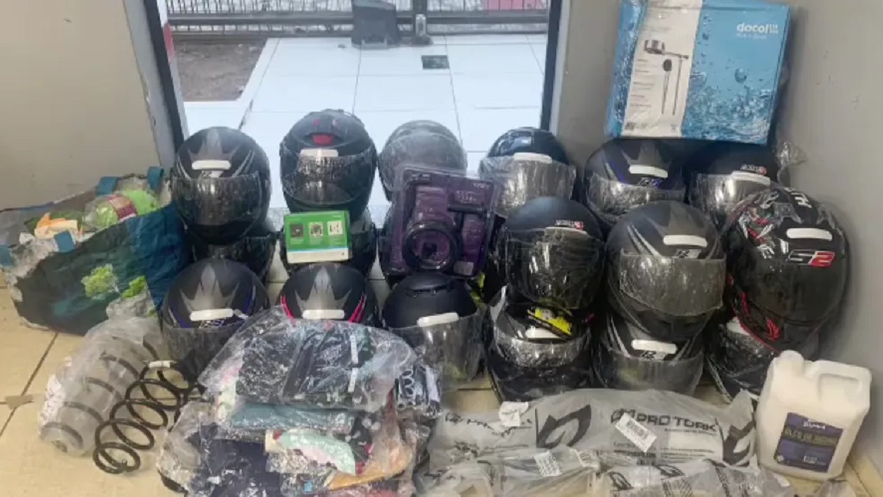 PM prende dois suspeitos de roubo de carga em Taubaté, incluindo o motorista do caminhão