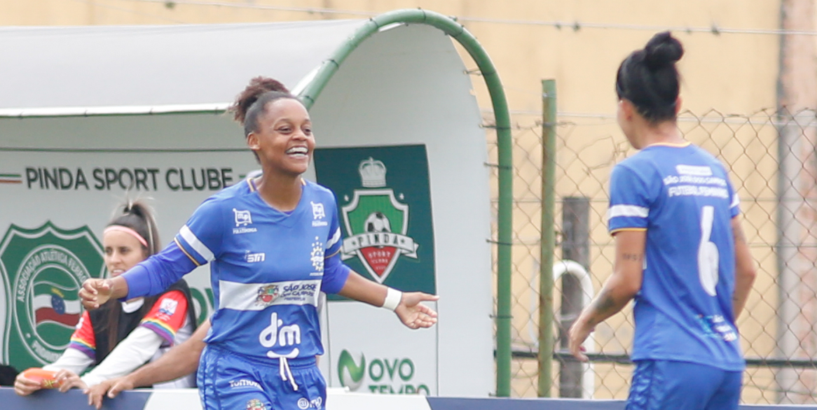 Jogadoras do São José EC comemoram vitória sobre o Pinda no Paulistão Feminino