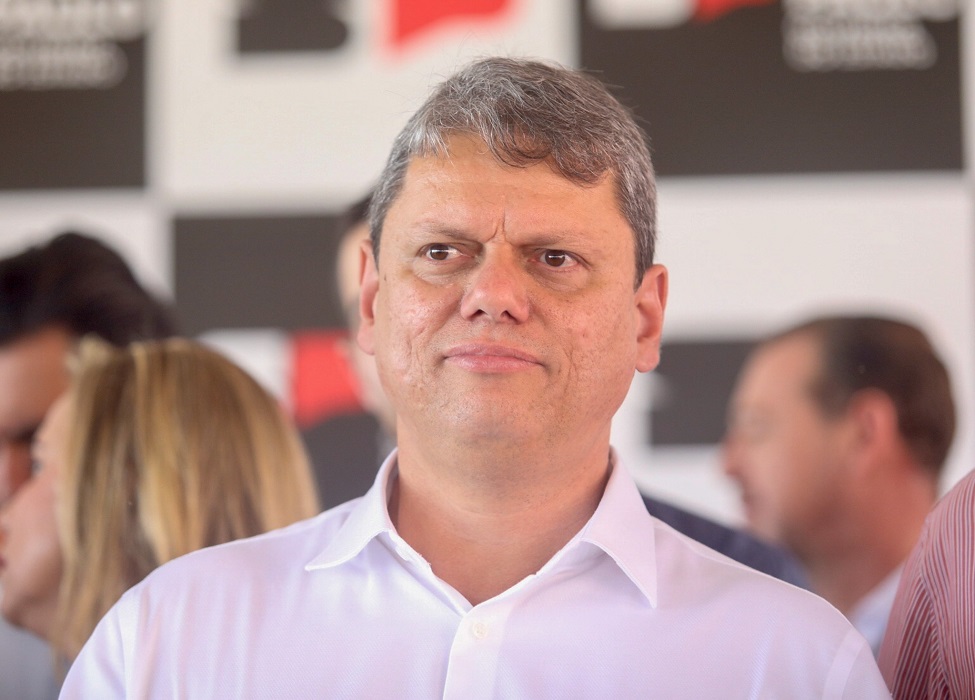 Fovernador Tarcísio de Freitas que anunciou salário mínimo de R$ 1.550 para o estado