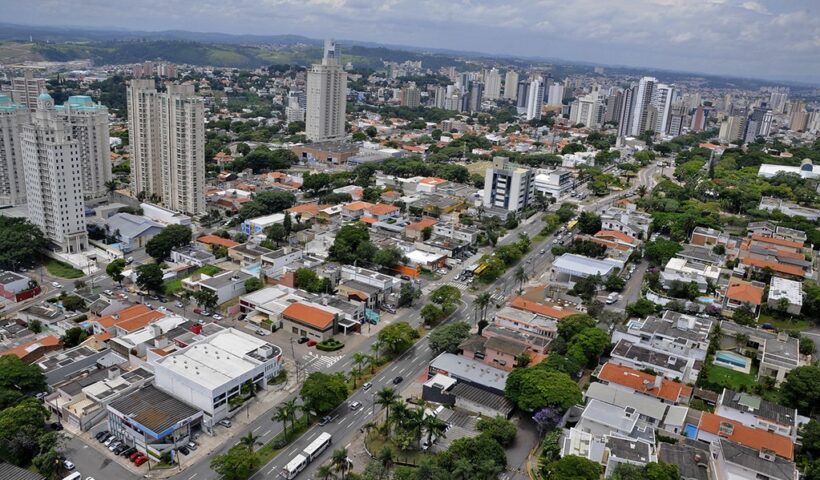 Vista aérea da cidade de Jundiaí. Governo discute com cidades do interior o Plano Plurianual de forma virtual