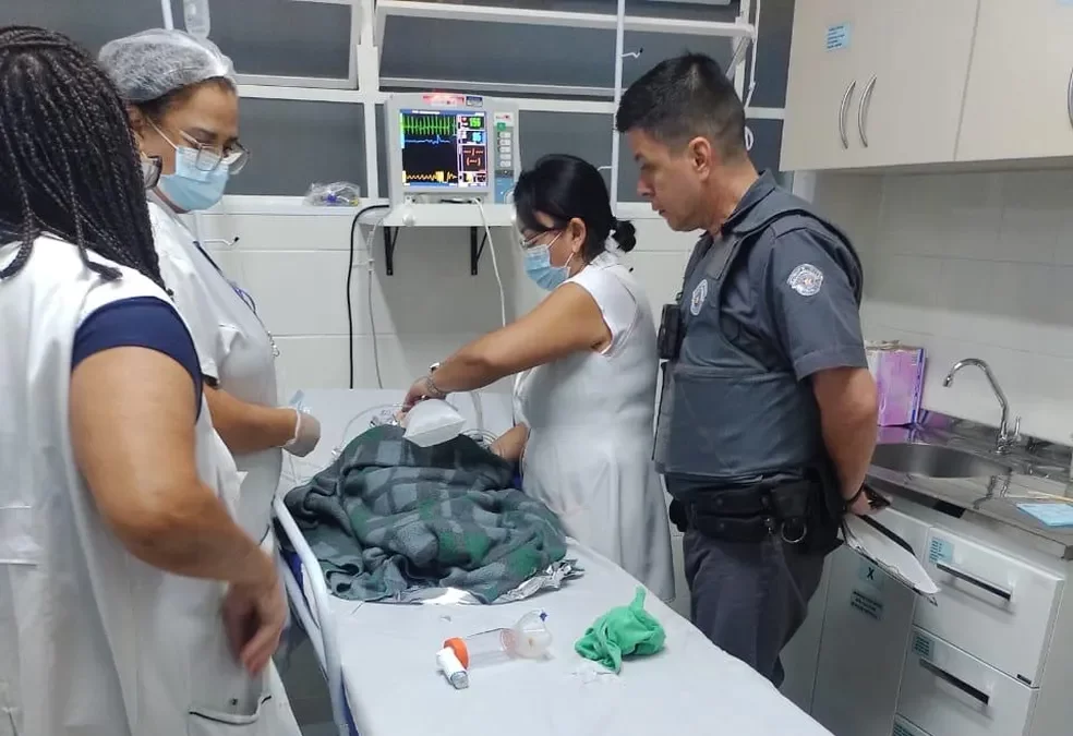 São José dos Campos: Policiais militares salvam bebê de 4 meses que estava desacordado por falta de ar