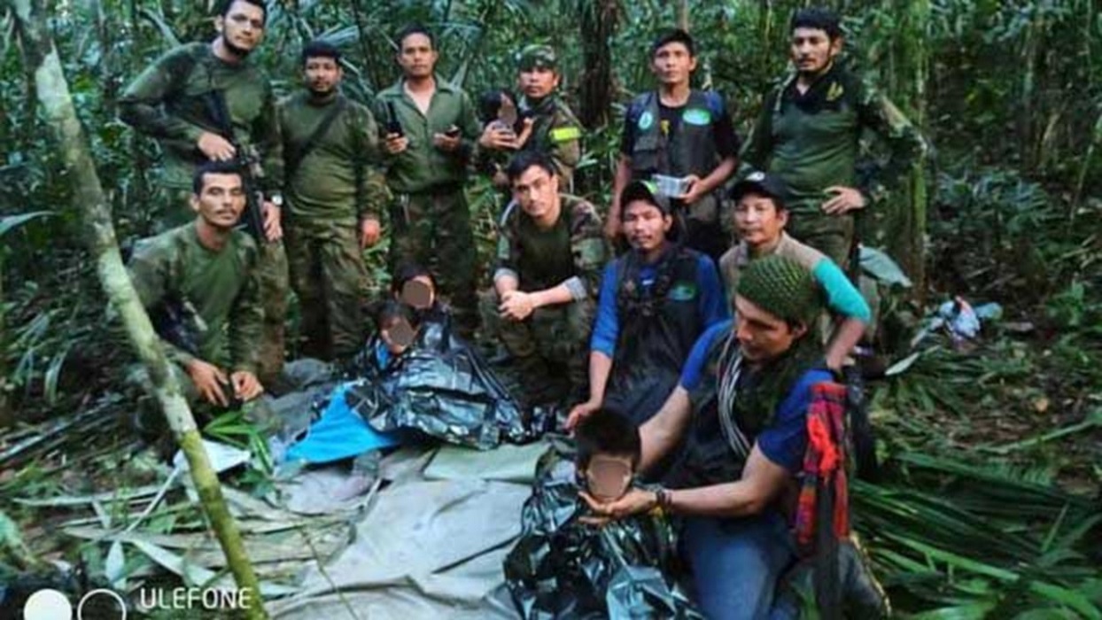 Crianças são achadas vivas na selva colombiana após queda de avião