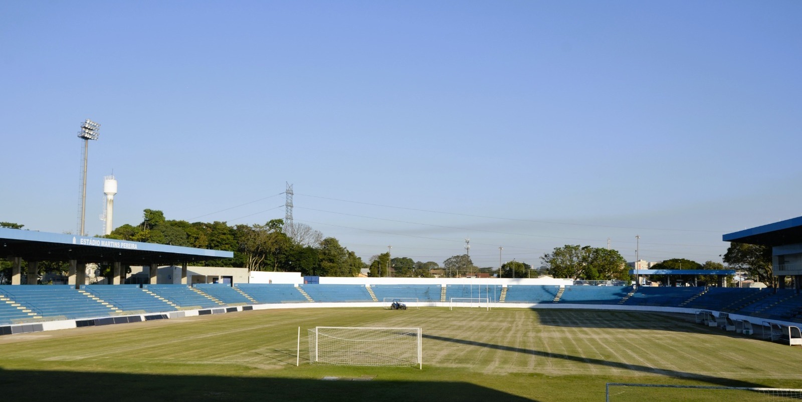 Implantação da grama de inverno no Martins Pereira