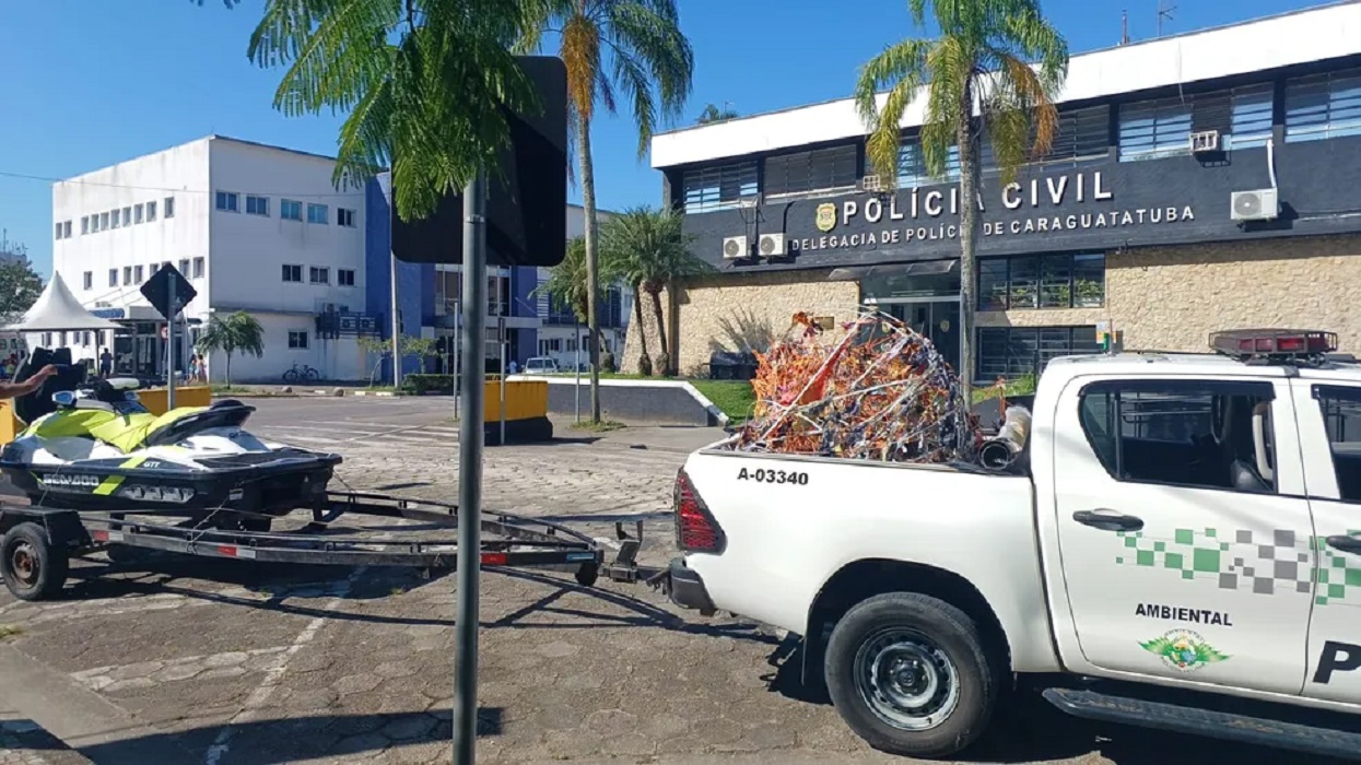 Homem é multado em R$ 10 mil por perseguição e tentativa de captura de balão no mar