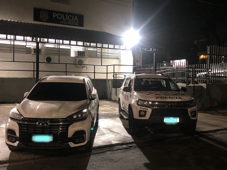 Carros roubados por criminosos que iriam praticar o Tribunal do Crime em SJC
