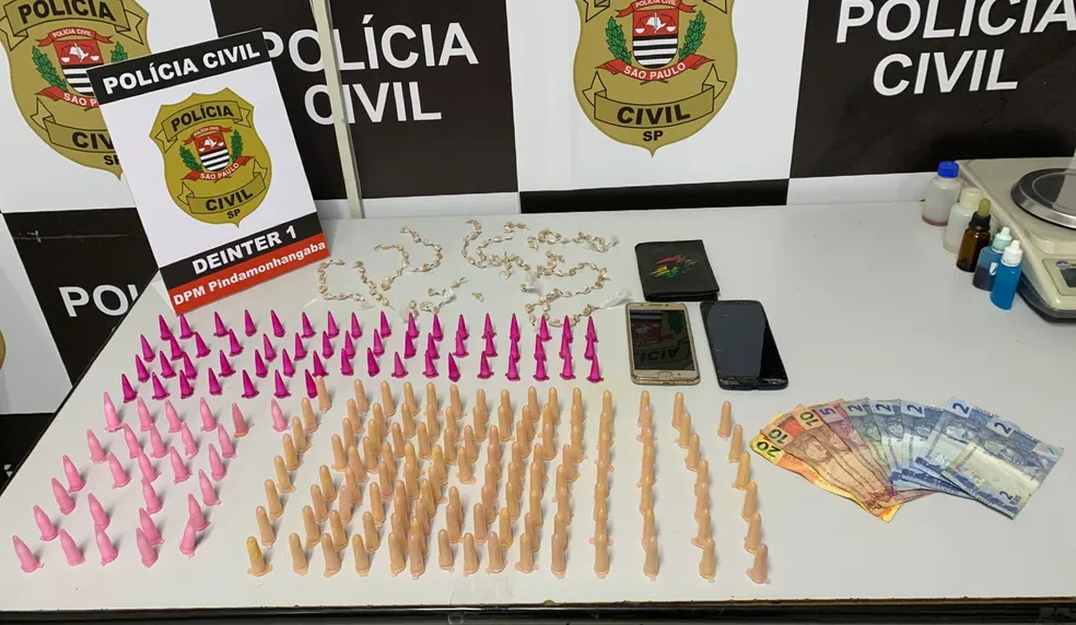 Polícia prende dois homens por tráfico de drogas em Pindamonhangaba