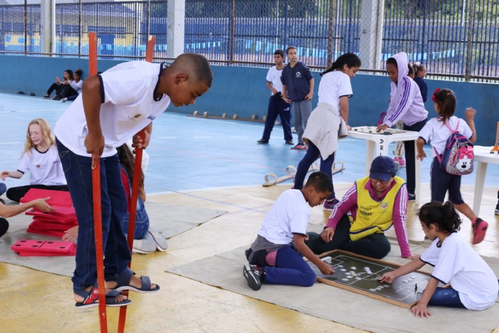 Alunos da rede pública se divertindo no programa De férias com a Fun dhas