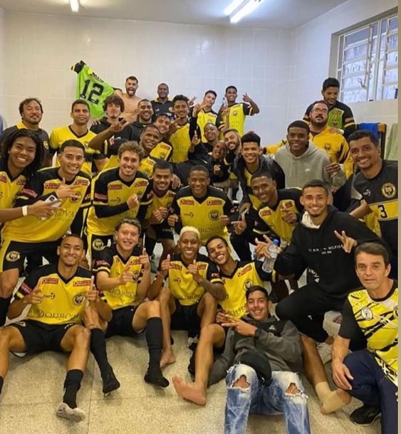 Elenco do Joseense após a vitória sobre o Atlético Mogi no último sábado (18)
