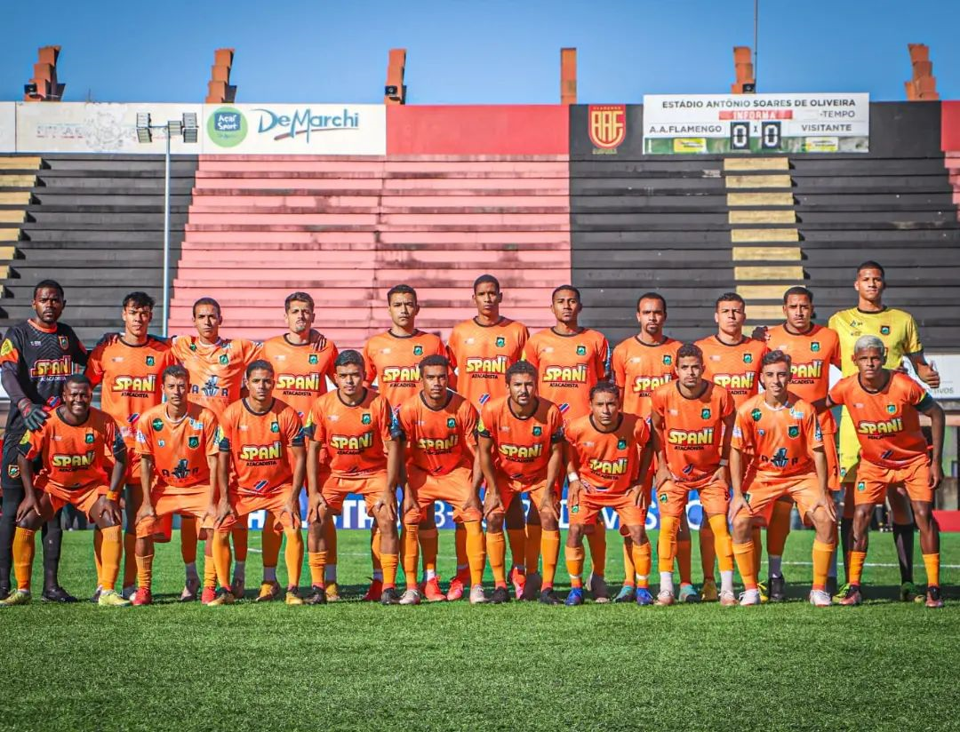 Time do AD Manthiqueira em campo pela Quarta Divisão Paulista
